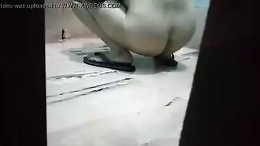 desi bhabi pissing and naughty son using his mobile quickly to take the video hiddenly