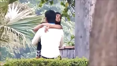 Lovers Caught Hugging Kissing In Park indian sex tube