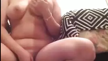 Desi's pussy is in need of sex so curvy girl satisfies it on her own