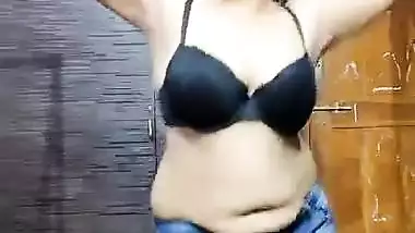 380px x 214px - Koyal Dalal Performs Mujra On Tango For Few Coins indian sex tube