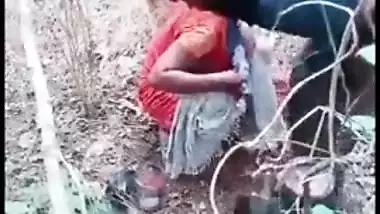 Village aunty is caught fucking outdoor with brother of hubby, Desi mms