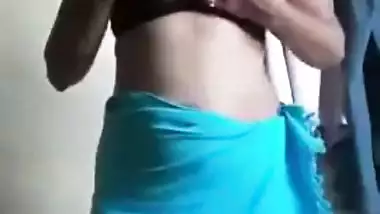 After shower Indian girl with perky XXX tits records quick sex video for BF