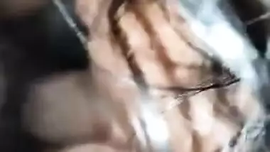 Nasty Desi bitch gives a good blowjob to her friend’s husband XXX