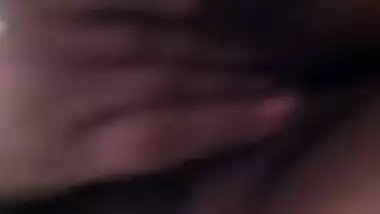 Indian MILF takes camera to film how she rubs XXX pussy and boobs