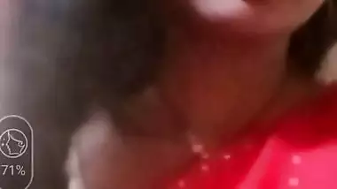 Village bhabhi removes bra and shows big boobs viral MMS