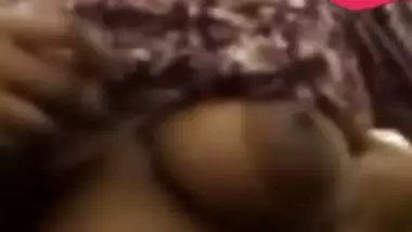 Girlfriend showing boob live on video call viral MMS