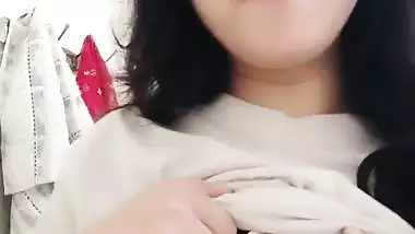 Desi beauty lifting bra one side boob show viral MMS