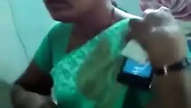 Meeting with young man takes Desi MILF in green saree to show XXX boobs