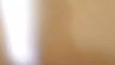 Hairy Desi pussy of hot chick swallows hubby's XXX dong in MMS movie