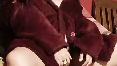 Maroon woolen overcoat viral Indian girl nude pussy