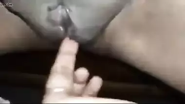 Tamil sex video of an amateur slut satisfying her pussy with a sex toy