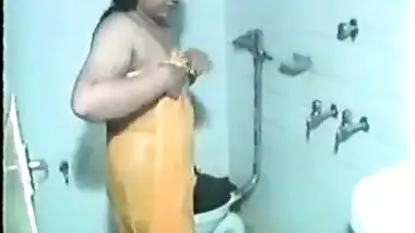 Tamil Aunty Sex In Shower - Movies.