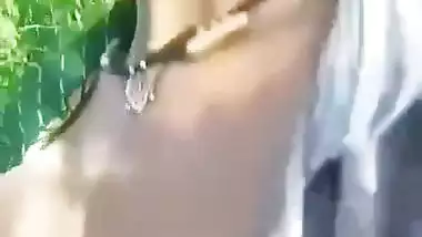 Farmer fucks a lady laborer on the farm to enjoy outdoor sex