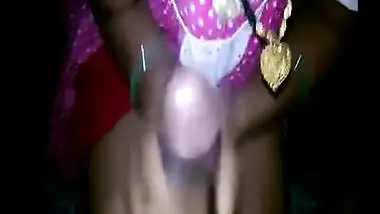 Indian porn mms of bengali bhabhi giving hot handjob to her neighbor