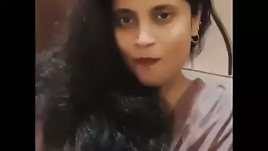 Gujju wife blowjob to house owner and naked boobs show