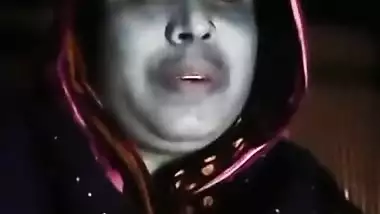 Desi Bhabhi And Desi Aunty - Bangladeshi Village Bhabi Displaying Her Pink Pussy Hole