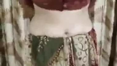 please say who is she or which movie ??? super hot desi for handjob
