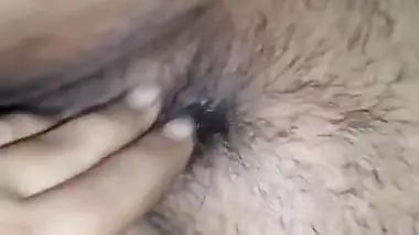 Rat Me Sote Hui Behan Ki Balo Wali Chut Dekh Muth Mari. Risky Capture For U All