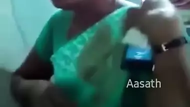 Mature bhabhi boobs pressed by colleague at work place