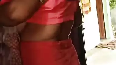 Bhabhi wearing blouse after bathing viral vlip