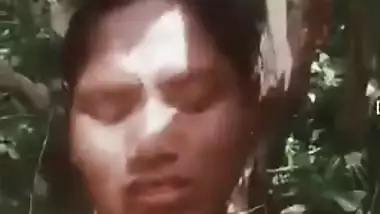 Indian thinks guy will be glad to film XXX video of her in the nude