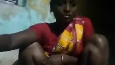 Dusky Desi whore hikes up dress to pee for XXX video in the bathroom