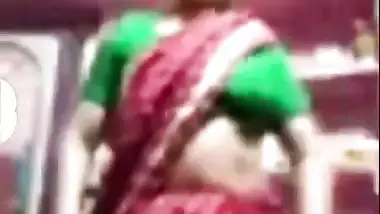 Village aunty saree lifting naked pussy viral show